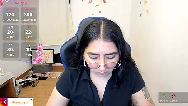LoveLyy- live cam on StripChat