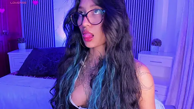 NicoleMonet1 webcam