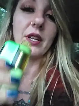 SheIsSomething webcam
