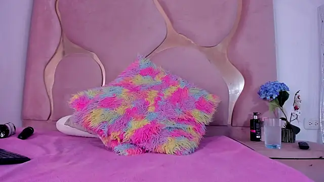 Sofia-candyht live cam on StripChat