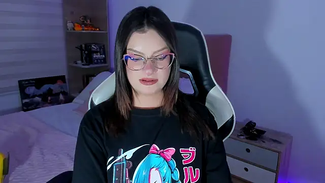 OphelianaRose33 live cam on StripChat