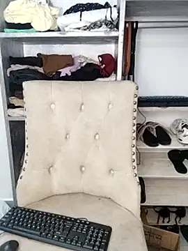 booty_queen8 live cam on StripChat