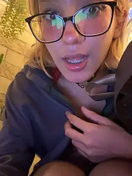 SweetBunnyGF live cam on StripChat