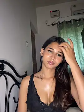 STRIP_GLOW live cam on StripChat