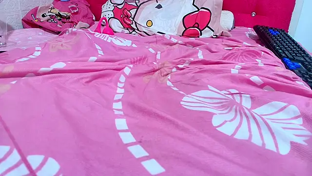 Cuteandrea234 live cam on StripChat