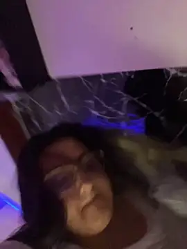 KaroVelvet live cam on StripChat