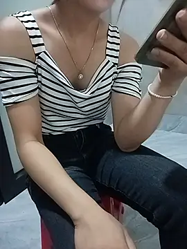 Thobaby112 live cam on StripChat