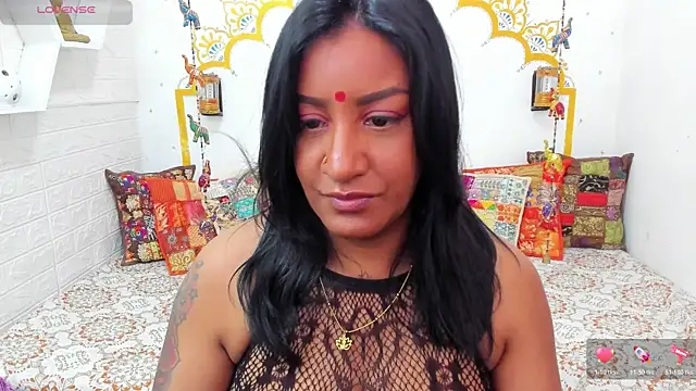 LadyNahir webcam