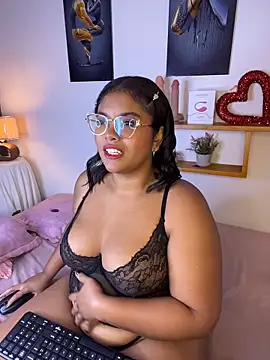 nairagold_ live cam on StripChat