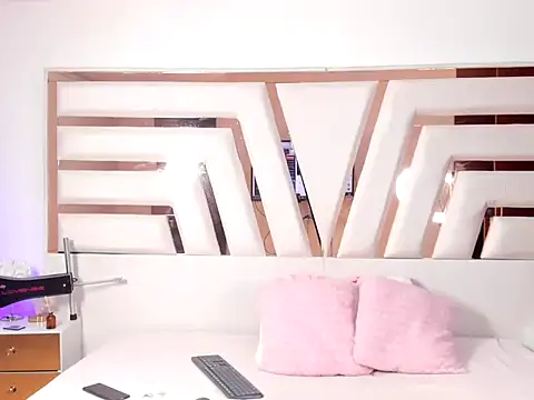 MiaKleinX webcam