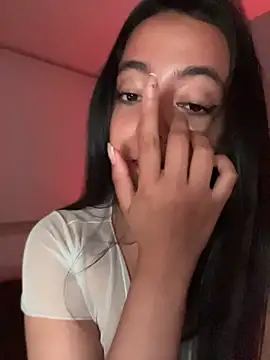 rouss_lar live cam on StripChat