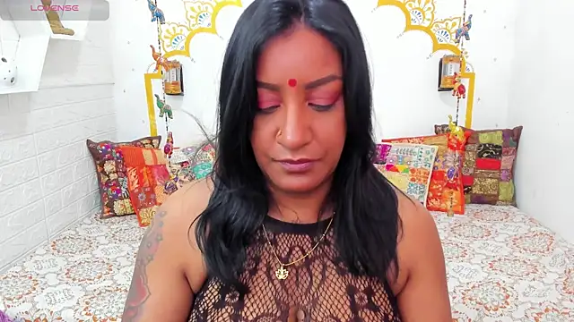 LadyNahir webcam