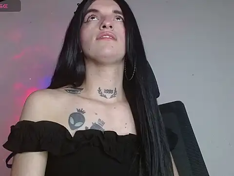 Scarlett_crastrawberry live cam on StripChat