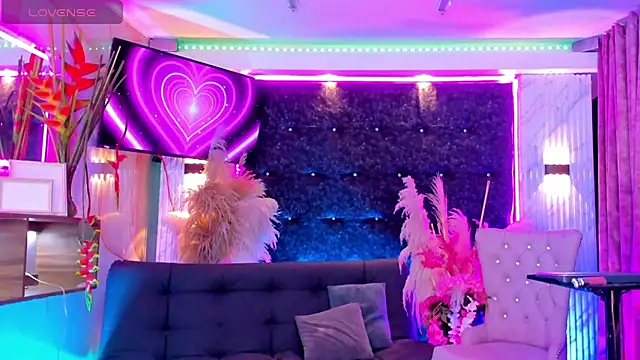 queens_wonders_blonders - Queens_Wonders_Blonders's free webcam - UK Sex Cams