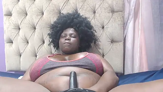 DARKGIANTMELANIN live cam on StripChat