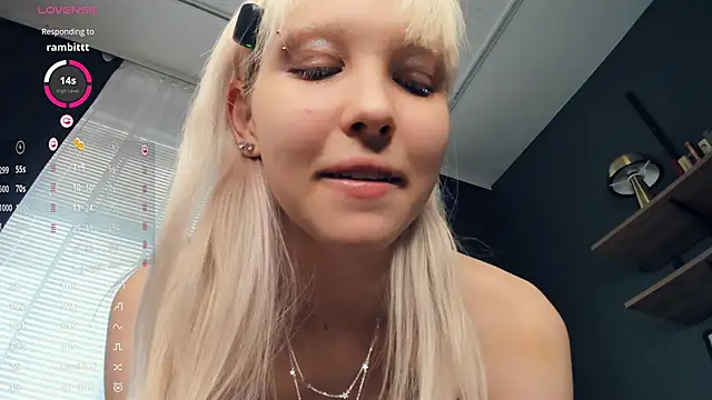 DelorisDetrich's live cam