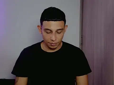 nilo2021 live cam on StripChat
