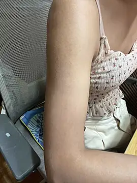 Mina048 live cam on StripChat