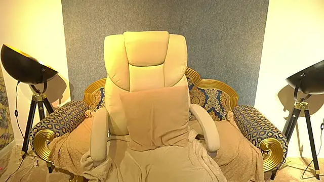BellaLaPetit live cam on StripChat