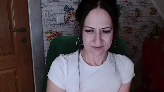 DebraMilf webcam