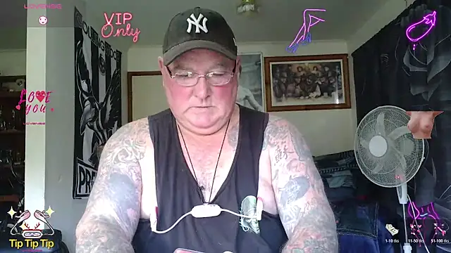 KINKYBLUEYES69 webcam