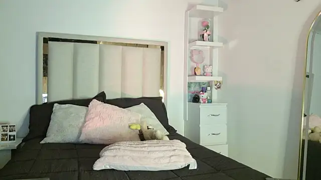 eva_sin18 live sex cam