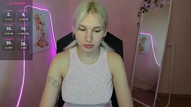 EvelinaLuu live sex cam