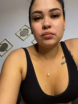 FOX_LATINA live sex cam