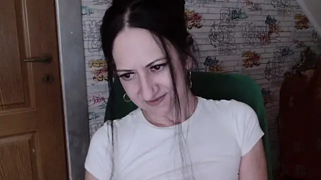DebraMilf live cam on StripChat