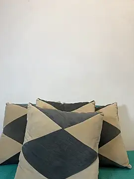 luvely_unique_ live cam on StripChat