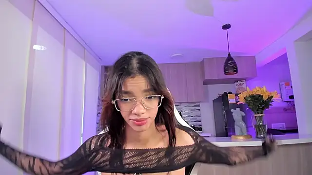 liagirl_cute live cam on StripChat