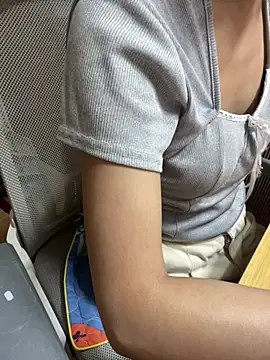 Mina048 webcam