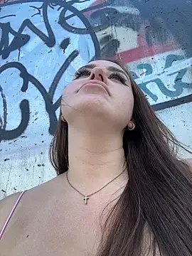 KiraSunshine live cam on StripChat
