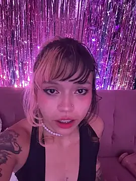 Gatalinaa111 webcam