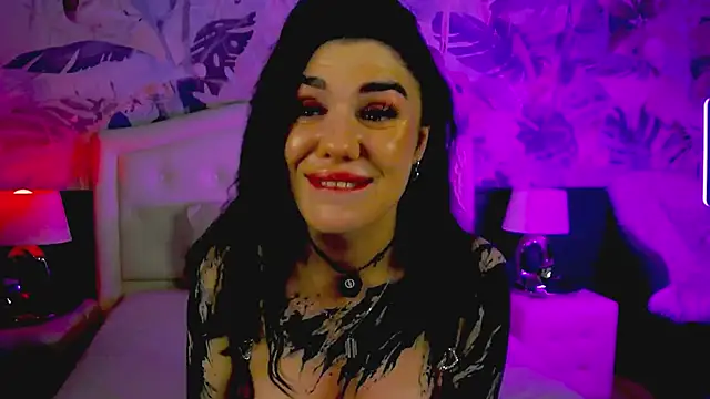MaeveMoon live cam on StripChat
