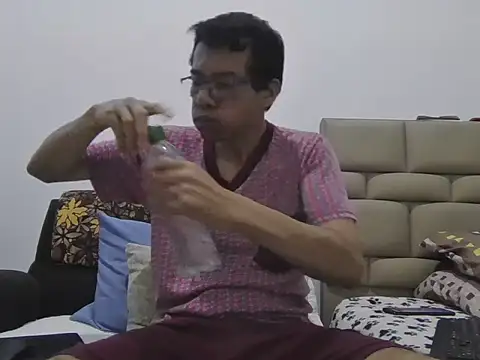 skinnylatino51 webcam