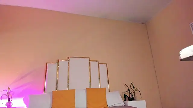 rosalinda_77 - Rosalinda_77's free webcam - UK Sex Cams