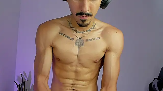 Lukeetaylor live cam on StripChat