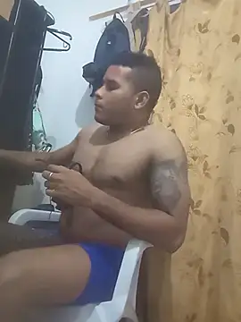 SaucyAffair0 webcam