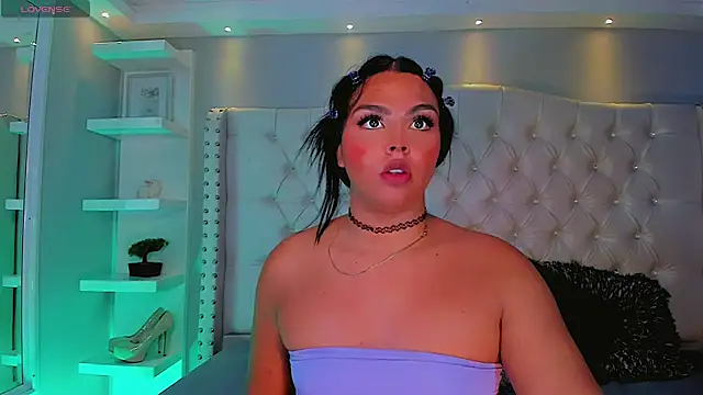 Maia_Hotts webcam