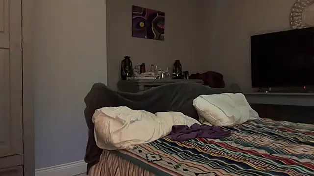 LilithRiaghanSkye webcam