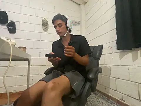 Max_TheHorseDick webcam