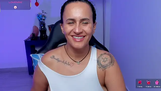 Sara_Charmy webcam