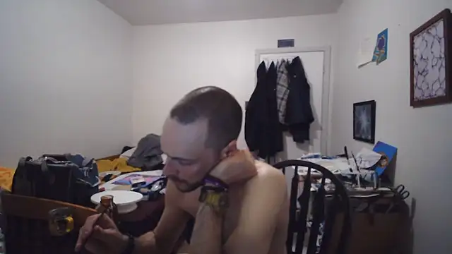 JohnnyMoves webcam