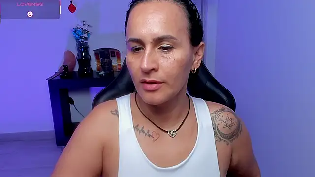 Sara_Charmy webcam
