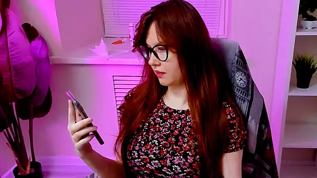 CarolGiggly live cam on StripChat