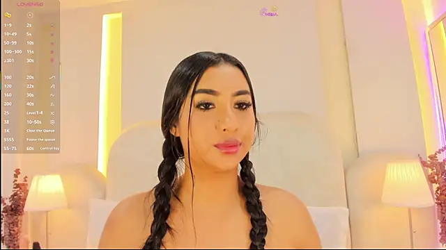 SalomeeBell live cam on StripChat