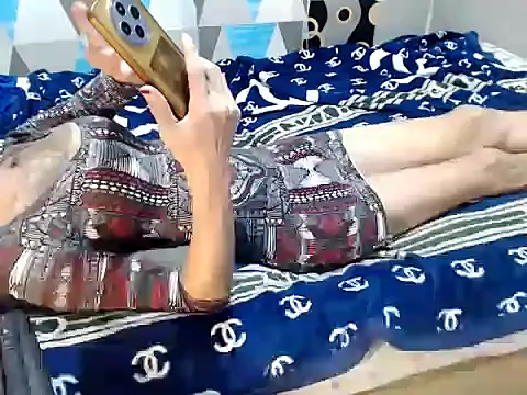Trish_CurveCock webcam