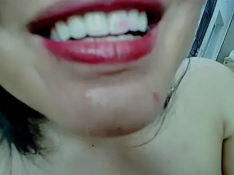 Makemypussysquirt-tsunami live cam on StripChat