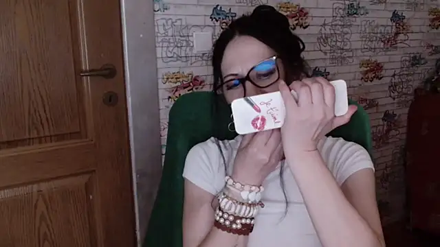 DebraMilf live cam on StripChat